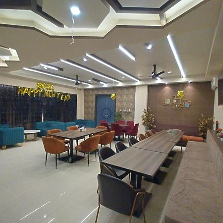 The Imperial Hotel And Convention Centre カーンプル エクステリア 写真