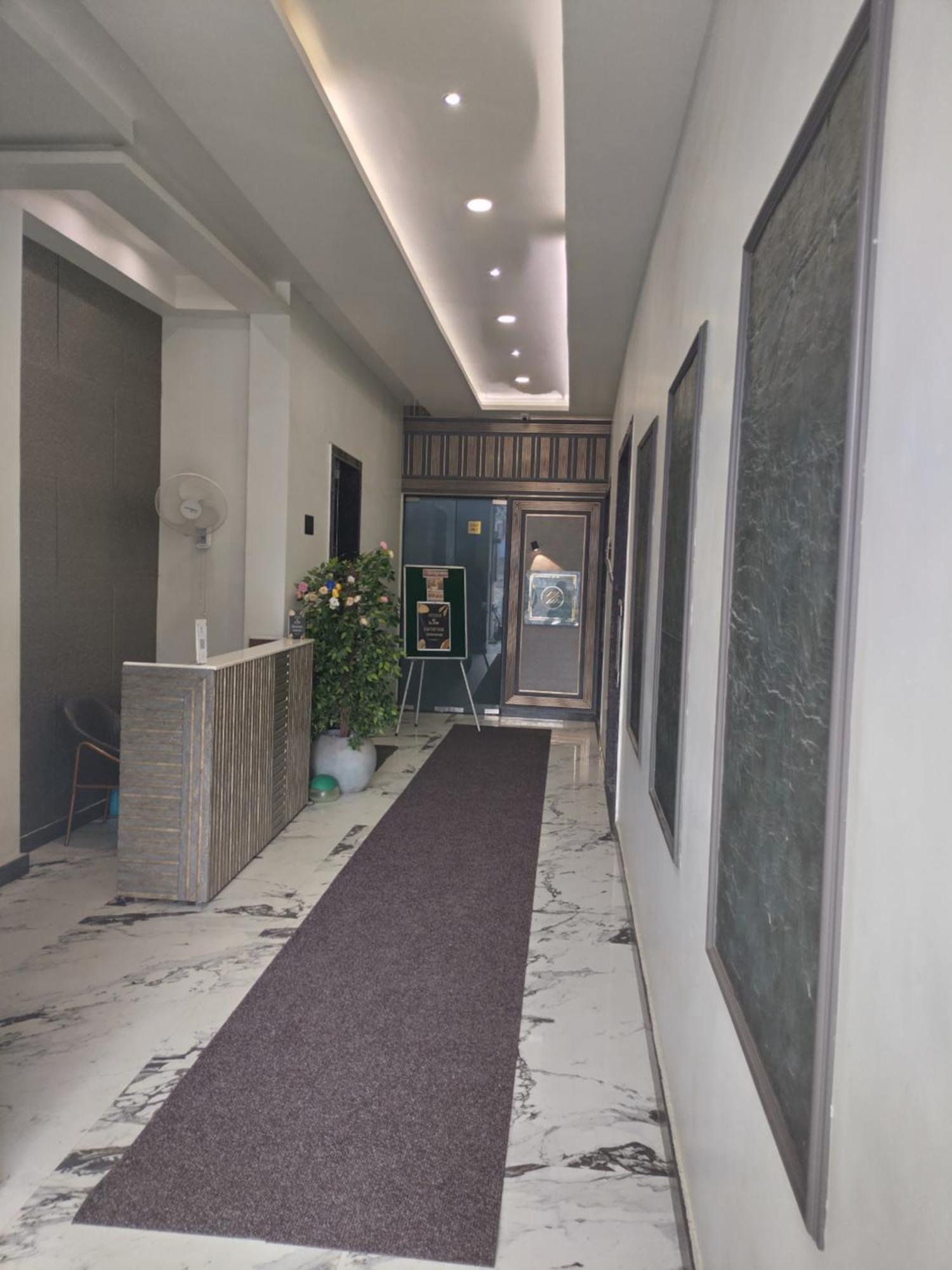 The Imperial Hotel And Convention Centre カーンプル エクステリア 写真