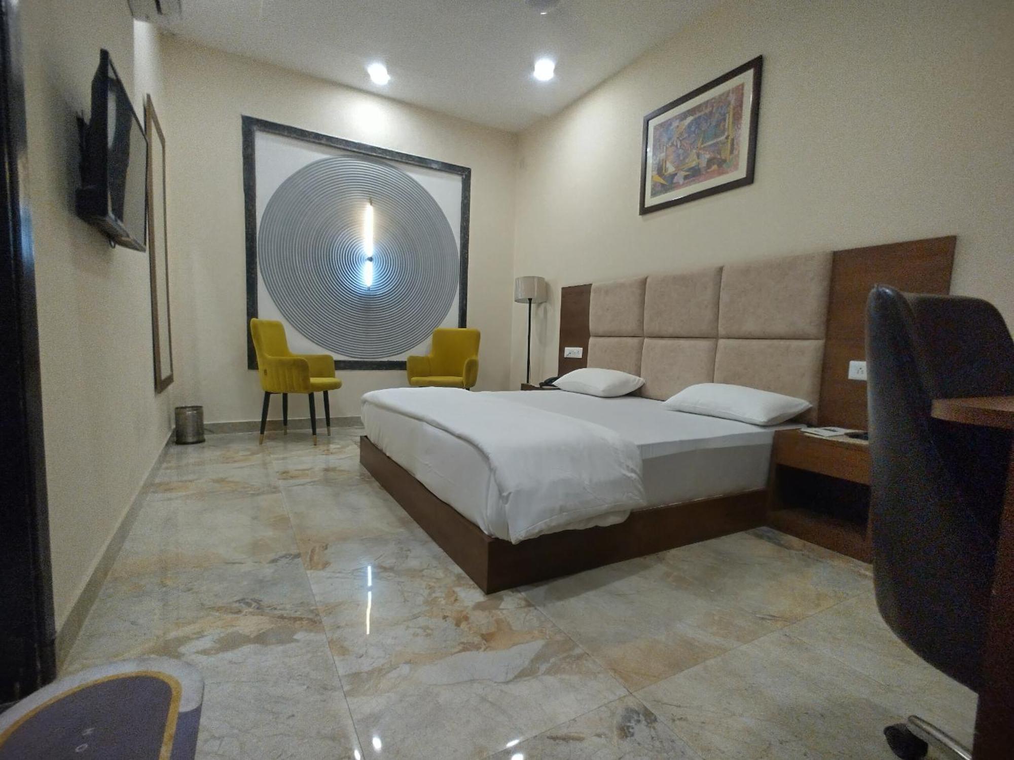 The Imperial Hotel And Convention Centre カーンプル エクステリア 写真