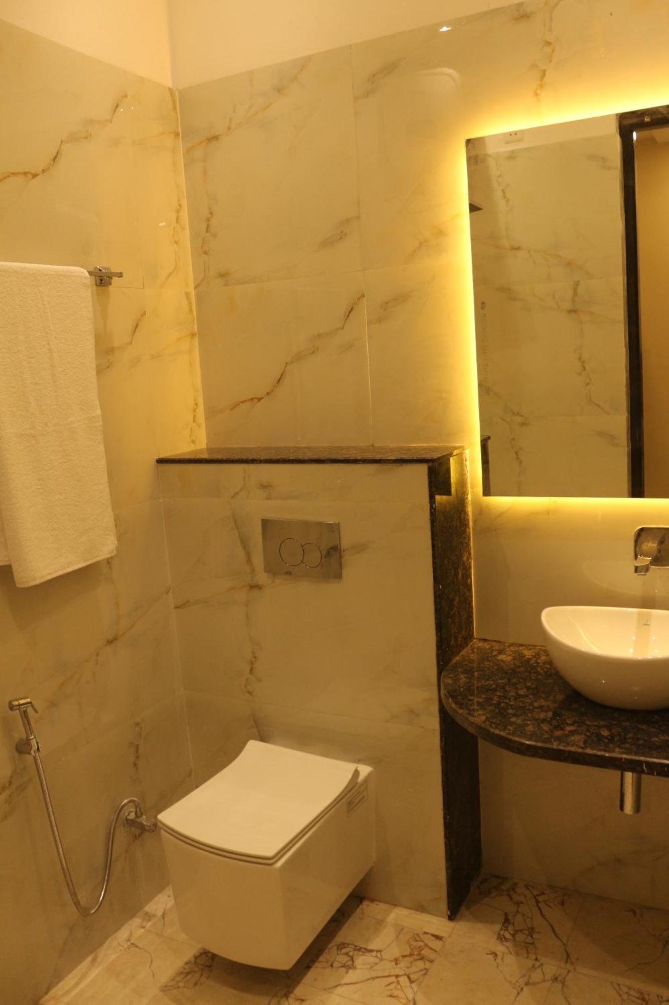 The Imperial Hotel And Convention Centre カーンプル エクステリア 写真